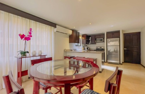 El Ocotal Copropriété | Newly Updated 1-bedroom condo in laid back Playa Ocotal with AC, WiFi, King Bed