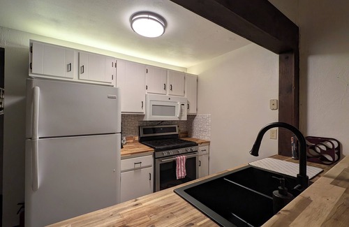Blodgett Mills Copropriété | Newly Updated Chalet: Cozy Comfort w/Ski Mountain Views