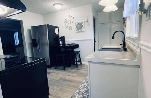 Scheller Maison | Newly updated country home boasts comfort & relaxation, near DuQuoin Fairgrounds