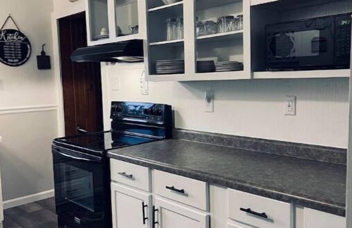 Scheller Maison | Newly updated country home boasts comfort & relaxation, near DuQuoin Fairgrounds