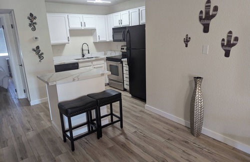 Knoell Gardens Appartement | Newly updated Tempe Townhome, Centrally located, near the airport and AZ mills