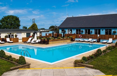 Llanllwchaiarn Cabine | NEWQUAY WALES sleeps 6 people at ocean heights site.with heated pools also bars.