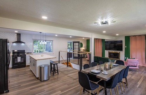 Summerlee Maison | NewRiverGorge4bedroom#HotTuB#FiRePit#GameRooM#BBQGrill#PetFriendly