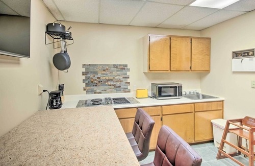 Newton Maison | Newton Home w/ Ample Parking 1 Mi to Downtown