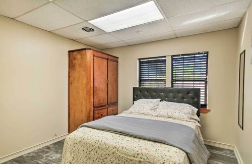 Newton Maison | Newton Home w/ Ample Parking 1 Mi to Downtown