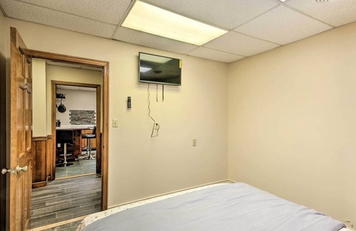 Newton Maison | Newton Home w/ Ample Parking 1 Mi to Downtown