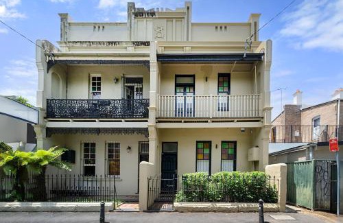 Newtown Maison | Newtown Nest - Chic Terrace Living off King Street
