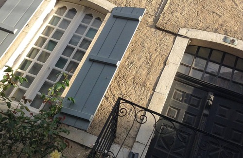Salies-de-Bearn Maison | En suite set of flats first floor of a charming and central historical house