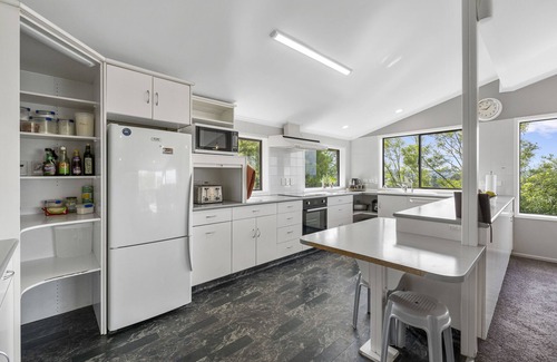 Taupo Maison | Ngaio Views - Lake Taupo Holiday Home