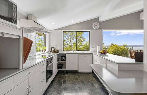 Taupo Maison | Ngaio Views - Lake Taupo Holiday Home