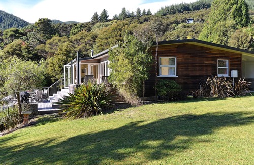 Moetapu Bay Cottage | Havre de Ngaire - Mahau Sound Holiday Home