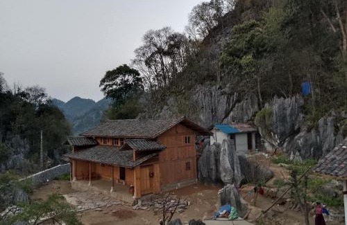 Dong Van Maison | Nhà Gỗ Cổ homestay Lao xa