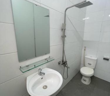 Dong Hoi Appartement | Nhà mặt đất 200m2 view biển Nhật Lệ, 3 phòng ngủ , 4 giường, 6 nhà tắm,Ra Khơi House