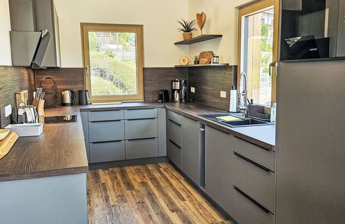 Tratten Maison | Bel appartement dans une maison de vacances avec WIFI, TV, terrasse et animaux admis