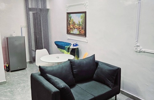 Alimosho Appartement | Nice 1 bedroom Pent House area of an apartment..Having it own separate entrance