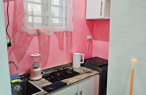 Alimosho Appartement | Nice 1 bedroom Pent House area of an apartment..Having it own separate entrance