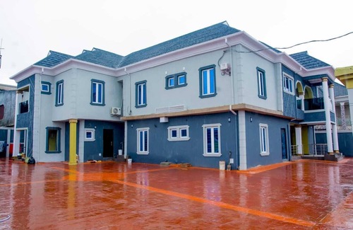 Alimosho Appartement | Nice 1 bedroom Pent House area of an apartment..Having it own separate entrance