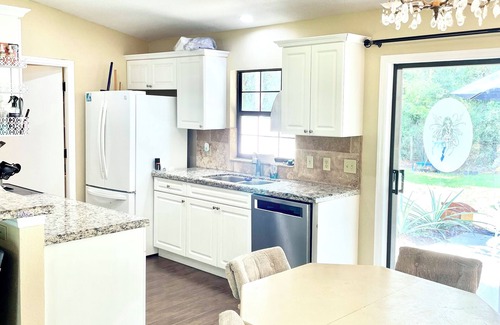 Summerfield Maison | Nice 2/2 house just 3 blocks from The Villages! Serene privacy with forest view!