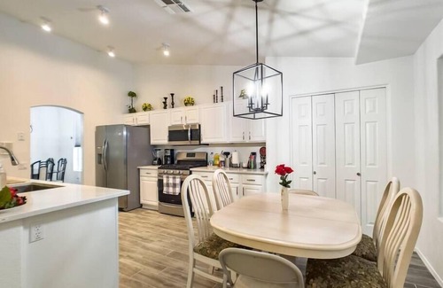 Chandler Maison | Nice! 5 Bedroom Single-Story Chandler Home