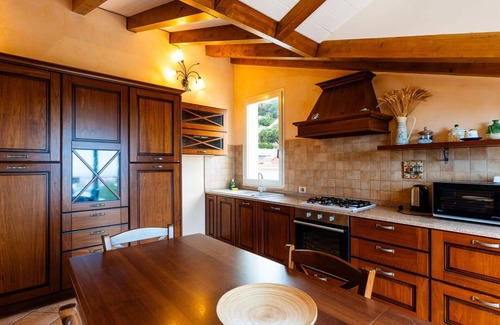 Borghetto Santo Spirito Villa | Nice apartment in villa for 5 people with pool, WIFI, A/C, balcony, pets allowed and parking