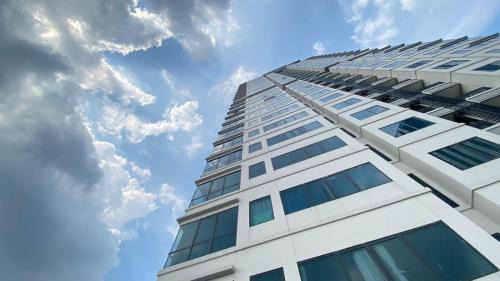 Mampang Prapatan Appartement | Nice and Comfortable 2BR at Samara Suites Apartment By Travelio