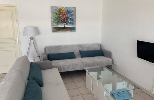 Mediterranee Appartement | Beau et grand T3 entièrement Climatisé, plein centre à 80 m de la plage