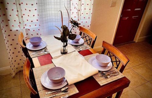 Oakland Park Maison | Nice and Quiet 2 beds 1 bath in Oakland FL