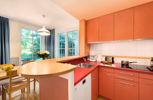 Neuville-sur-Ailette Maison | Nice apartment in villa for 6 people with WIFI, hot tub, pool, TV, terrace and parking