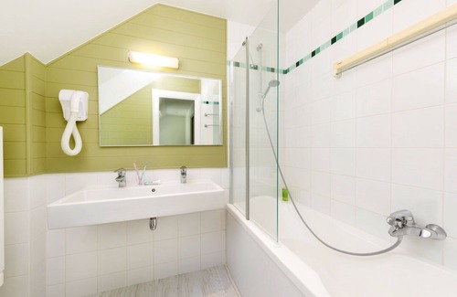 Chamouille Maison | Nice apartment in villa for 6 guests with pool, WIFI, hot tub, TV, terrace and parking