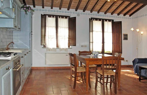 Rigutini Appartement | Joli appartement avec climatisation, WIFI, piscine, TV, patio, animaux admis et parking