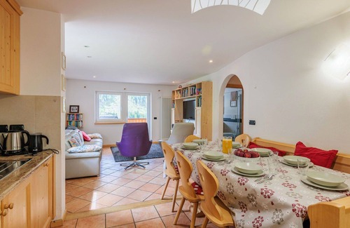 Canazei Appartement | Bel appartement pour 6 personnes avec TV et balcon