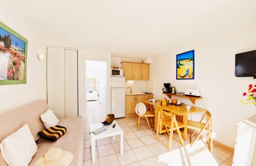 Les Bormettes Appartement | Joli Appart 6 pers. à 250 mètres de la PLAGE avec PISCINE CHAUFFÉE et TENNIS (5)