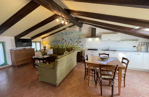 Montechiaro dʼAsti Appartement | Bel appartement pour 2 personnes avec climatisation, WIFI, TV, patio, animaux admis et parking