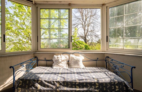 San Damiano dʼAsti Villa | Confortable appartement dans une maison de vacances avec piscine, WIFI, TV, patio et animaux admis