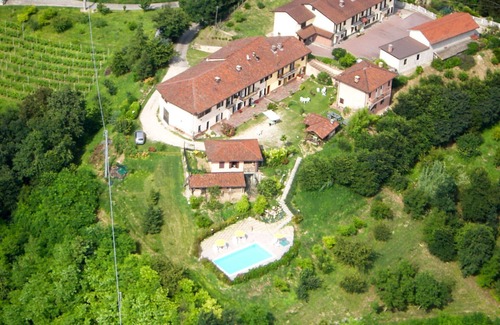 Cortazzone Villa | Joli appartement dans une maison de vacances avec WIFI, piscine, TV, patio, animaux admis, parking
