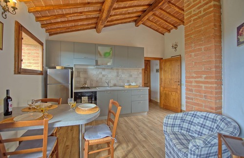 Monteroni d'Arbia Appartement | Agréable appartement pour 2 personnes avec WIFI, piscine et vue panoramique, près de Sienne