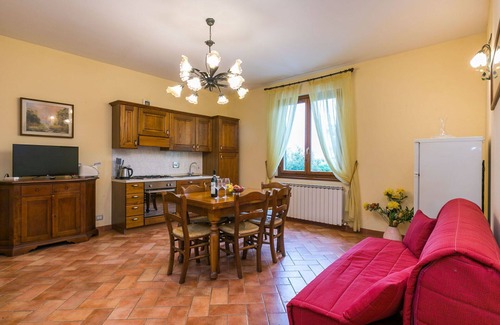 Badia Agnano Appartement | Agréable appartement avec WIFI, piscine privée, TV, patio, animaux admis et vue panoramique