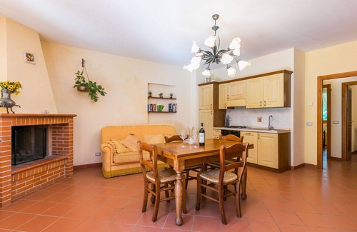 Badia Agnano Appartement | Agréable appartement avec WIFI, piscine privée, TV, patio, animaux admis et vue panoramique
