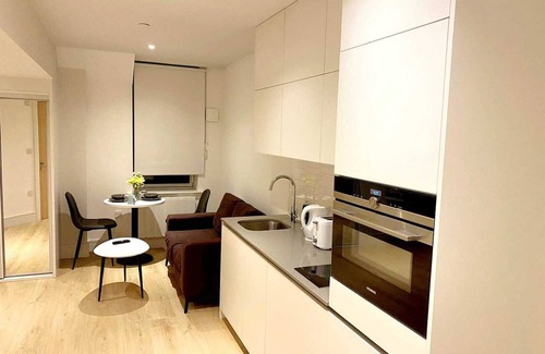 Loxford Maison | NICE APARTMENT CLOSE TO ILFORD STATION Free Wi-Fi & Netflix