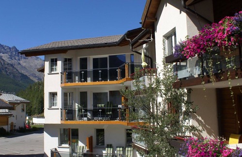 Saas Almagell Appartement | Joli appartement pour 6 personnes avec bain à remous, WIFI, TV, balcon et parking