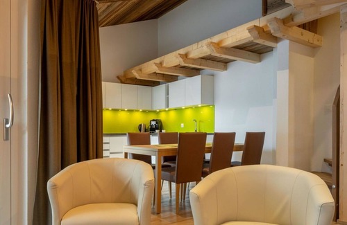 Saas Almagell Appartement | Agréable appartement pour 7 personnes avec bain à remous, WIFI, TV, balcon et parking