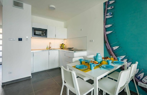 Balatonszemes Appartement | Bel appartement avec climatisation, piscine, WIFI, TV, terrasse et animaux admis