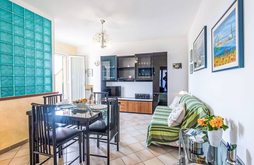Pantai Appartement | Confortable appartement pour 6 personnes avec WIFI, piscine, TV, terrasse et parking