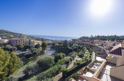 Pantai Appartement | Confortable appartement pour 6 personnes avec WIFI, piscine, TV, terrasse et parking