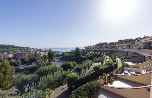Pantai Appartement | Confortable appartement pour 6 personnes avec WIFI, piscine, TV, terrasse et parking