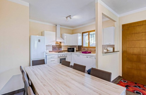 Pietroso Appartement | Joli appartement avec piscine, WIFI, climatisation, TV, patio, animaux admis et vue panoramique