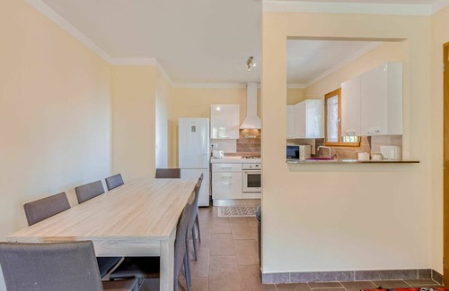 Pietroso Appartement | Joli appartement avec piscine, WIFI, climatisation, TV, patio, animaux admis et vue panoramique