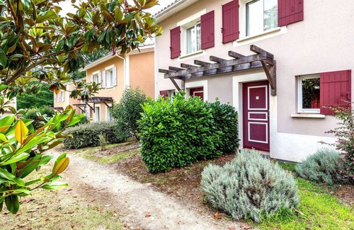 Barbaste Appartement | Bonito apartamento con WIFI, piscina, TV, balcón, mascotas permitida y aparcamiento