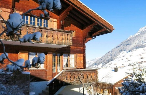 Lauenen Appartement | Nice apartment for 4 guests with WIFI and balcony