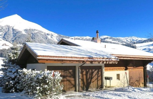 Lauenen Appartement | Nice apartment for 4 guests with WIFI and balcony